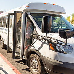 Autobús escolar de La Petite Academy
