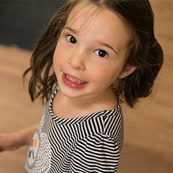 Niña sonriendo
