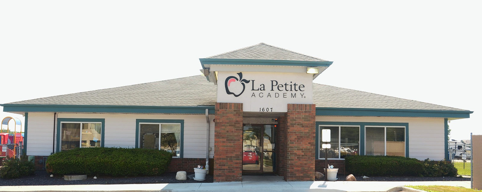 la petite academy school building